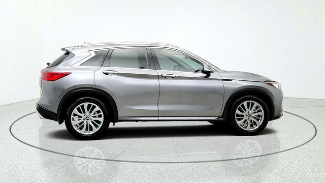2023 INFINITI QX50 LUXE FWD w/ Bose Audio & Illuminated Kick Plates - 23085417 - 3