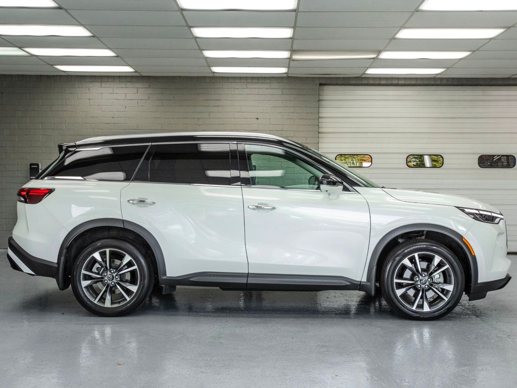 2023 Infiniti QX60 Luxe AWD photo 3