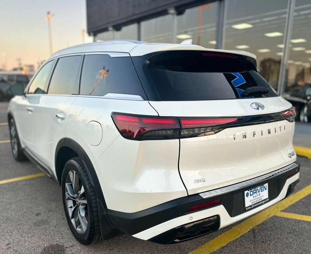 2023 Infiniti QX60 Luxe AWD photo 2