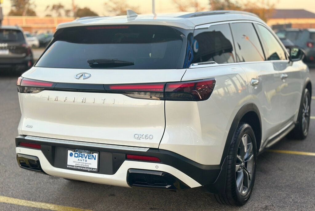 2023 Infiniti QX60 Luxe AWD photo 4
