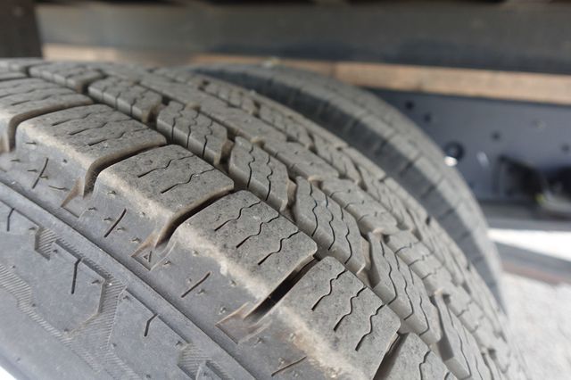 2023 Isuzu NPR HD (18ft Box w/ Lift Gate) - 22963630 - 17