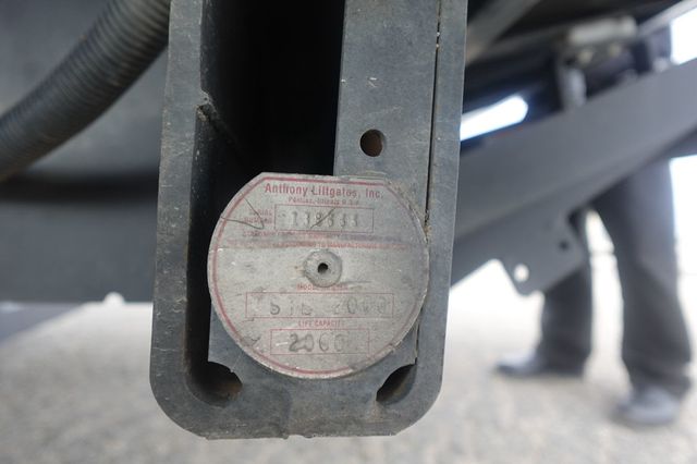 2023 Isuzu NPR HD (18ft Box w/ Lift Gate) - 22963630 - 23