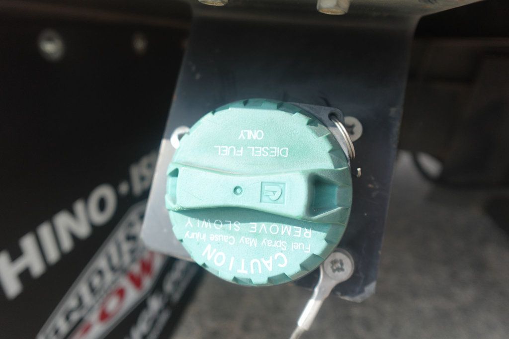 2023 Isuzu NPR HD (18ft Box w/ Lift Gate) - 22963630 - 29