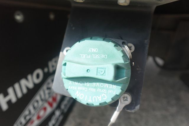 2023 Isuzu NPR HD (18ft Box w/ Lift Gate) - 22963630 - 29