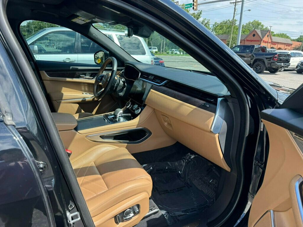 2023 Jaguar F-PACE P250 S photo 17