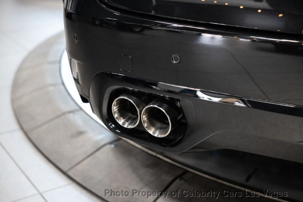 2023 Jaguar F-PACE SVR photo 11