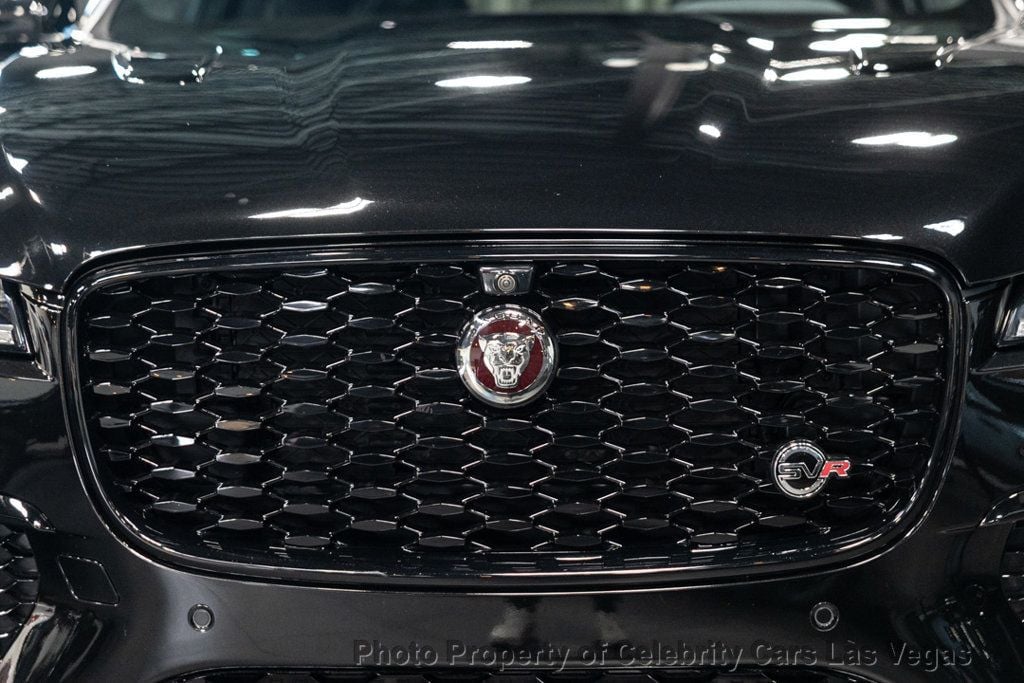 2023 Jaguar F-PACE SVR photo 15