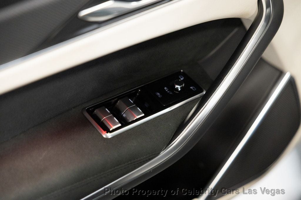2023 Jaguar F-PACE SVR photo 21