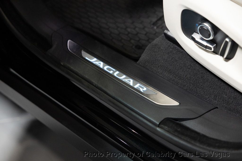 2023 Jaguar F-PACE SVR photo 22