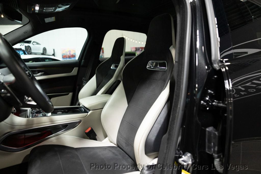 2023 Jaguar F-PACE SVR photo 4