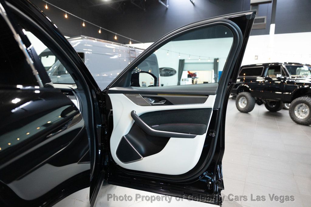 2023 Jaguar F-PACE SVR photo 34