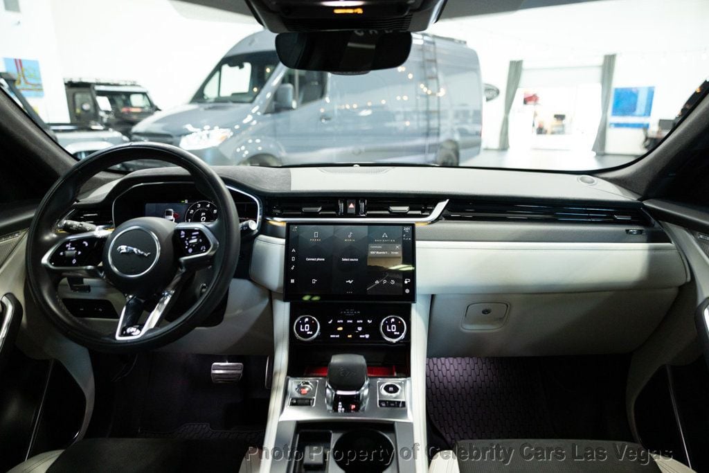 2023 Jaguar F-PACE SVR photo 36