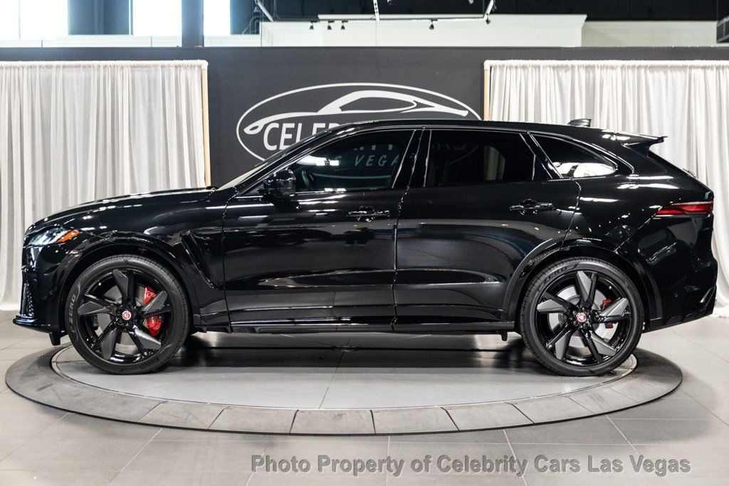 2023 Jaguar F-PACE SVR photo 9