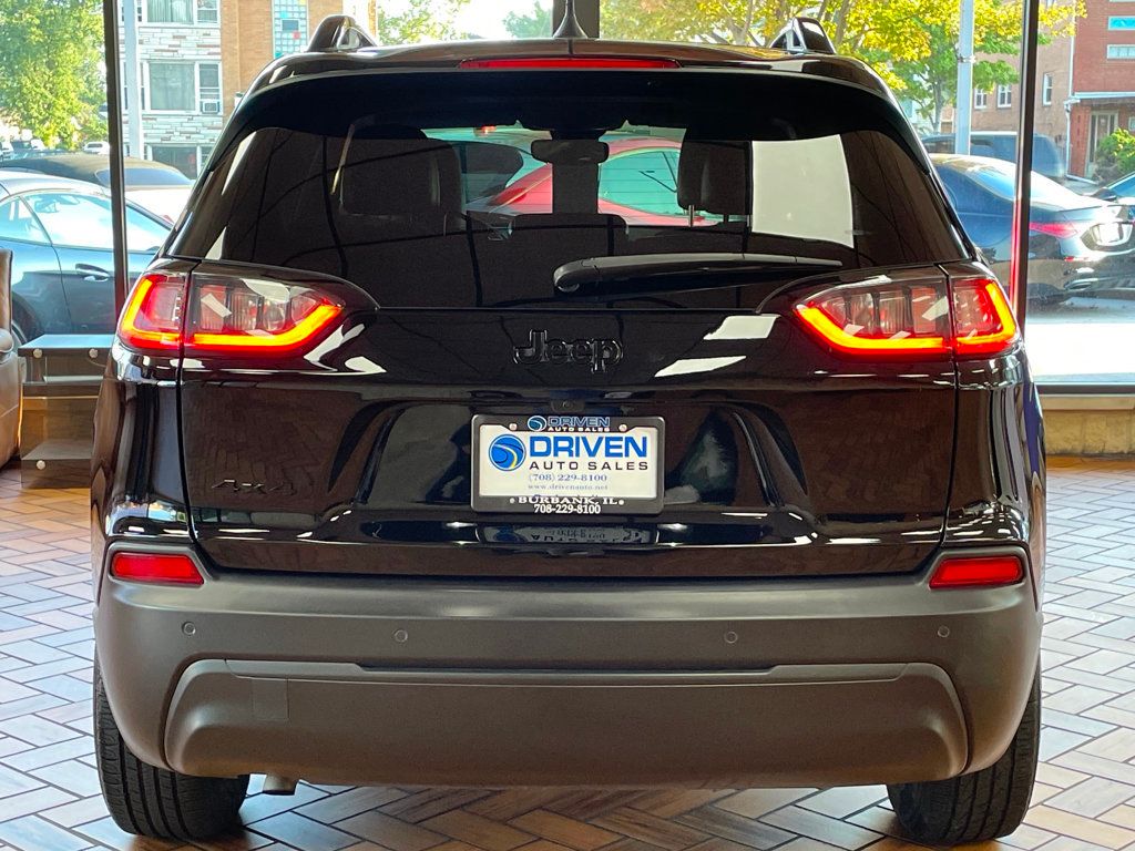 2023 Jeep Cherokee Altitude Lux photo 9