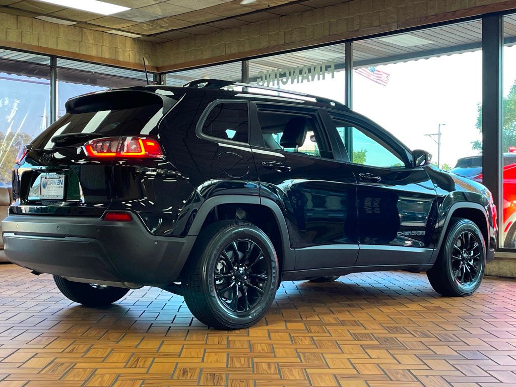 2023 Jeep Cherokee Altitude Lux photo 11