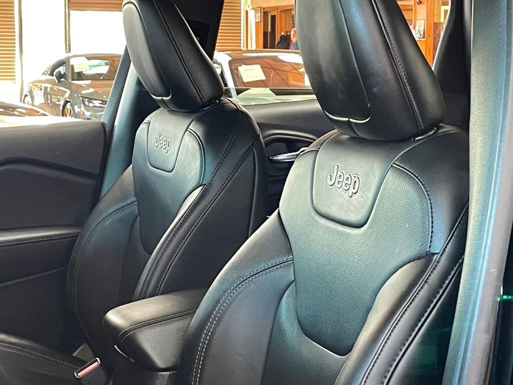 2023 Jeep Cherokee Altitude Lux photo 13