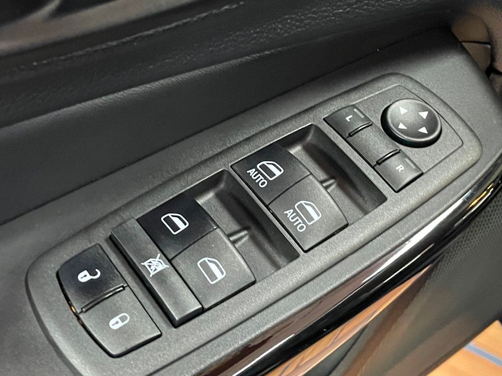 2023 Jeep Cherokee Altitude Lux photo 16