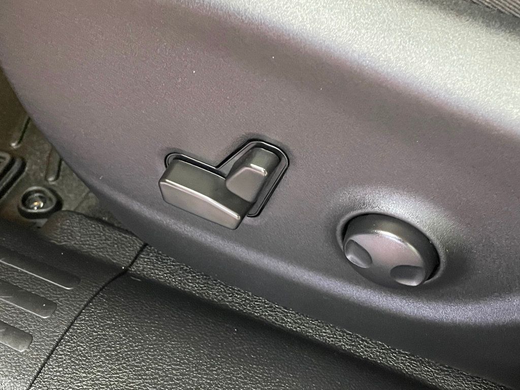 2023 Jeep Cherokee Altitude Lux photo 18