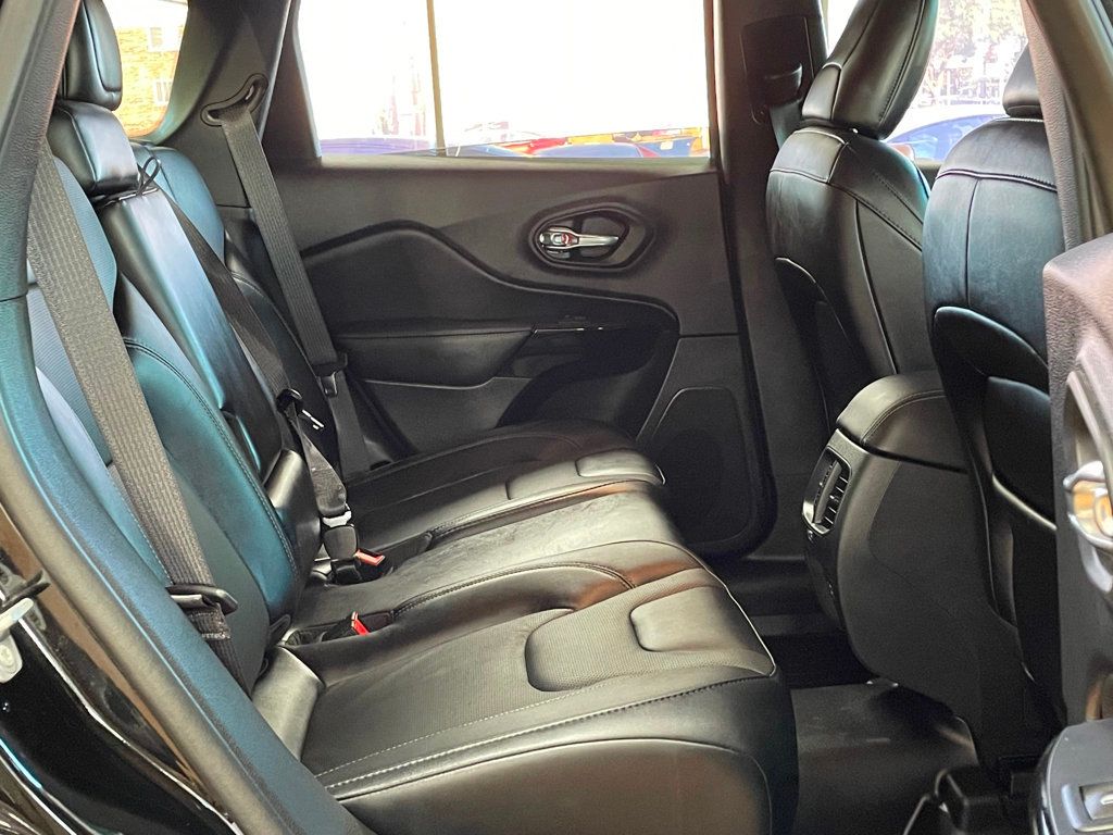 2023 Jeep Cherokee Altitude Lux photo 24