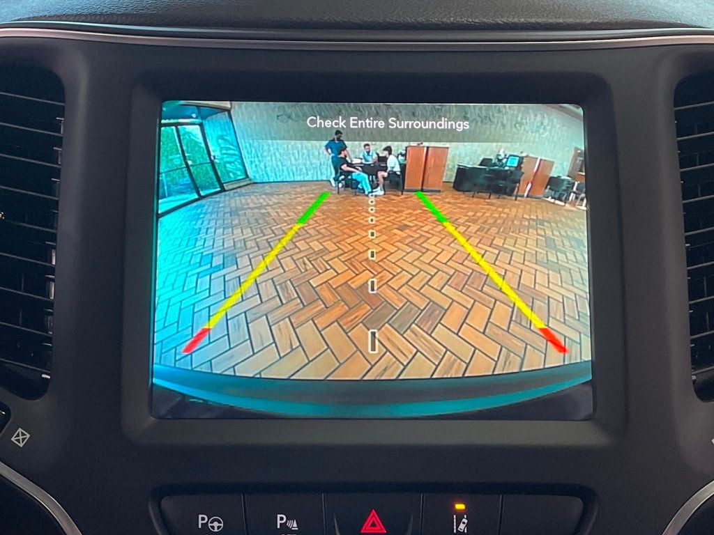2023 Jeep Cherokee Altitude Lux photo 32