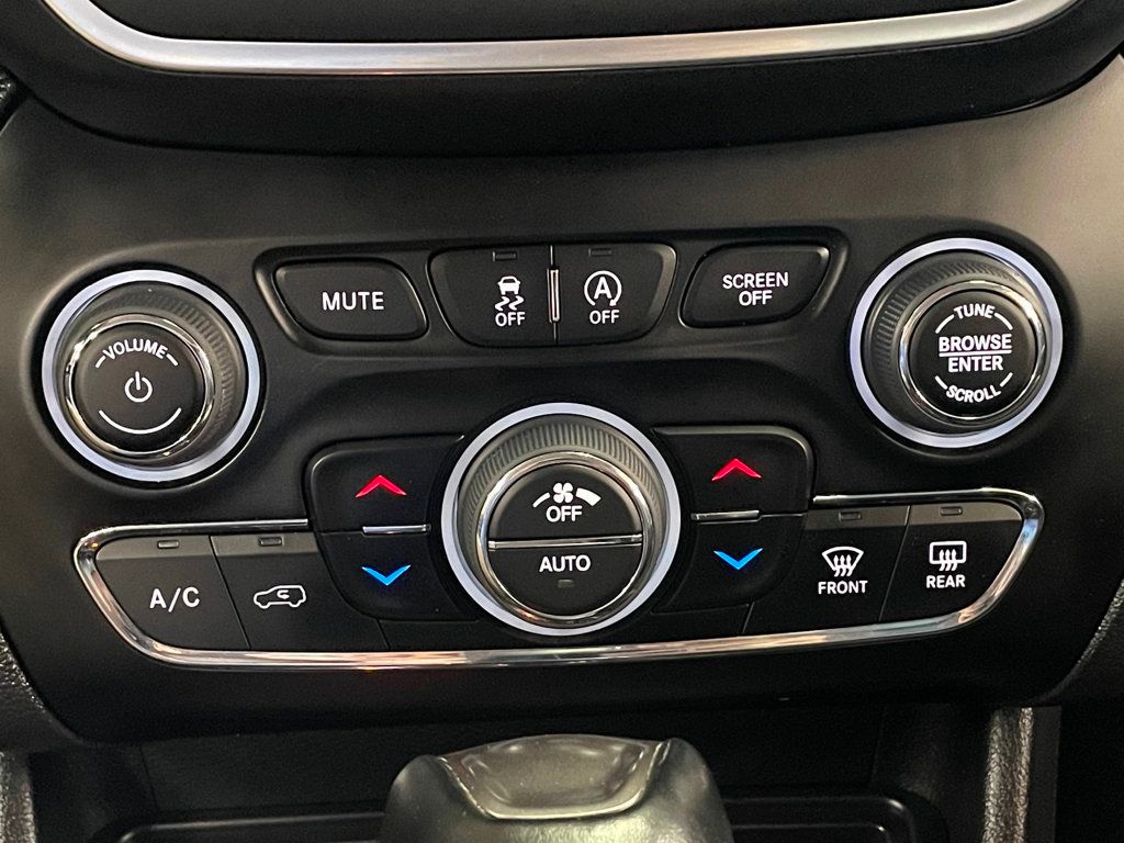 2023 Jeep Cherokee Altitude Lux photo 36