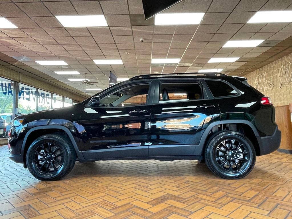 2023 Jeep Cherokee Altitude Lux photo 5