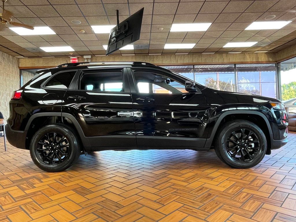 2023 Jeep Cherokee Altitude Lux photo 7