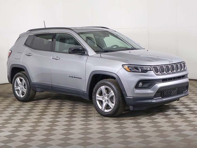 2023 Jeep Compass Latitude 4x4 - 23015675 - 1