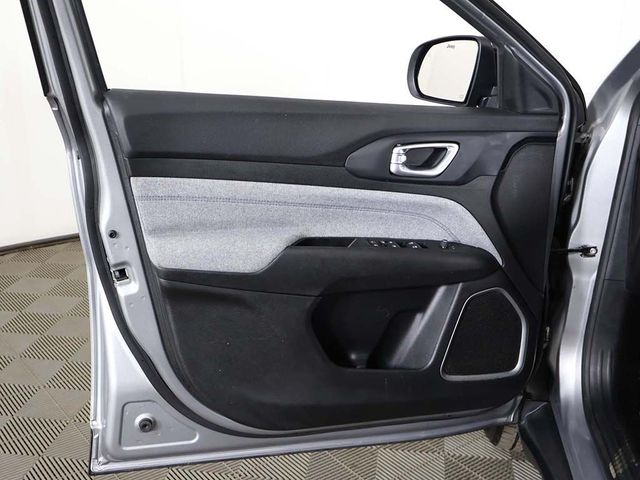 2023 Jeep Compass Latitude 4x4 - 23015675 - 21