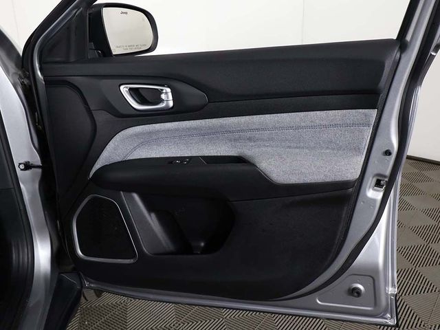 2023 Jeep Compass Latitude 4x4 - 23015675 - 22