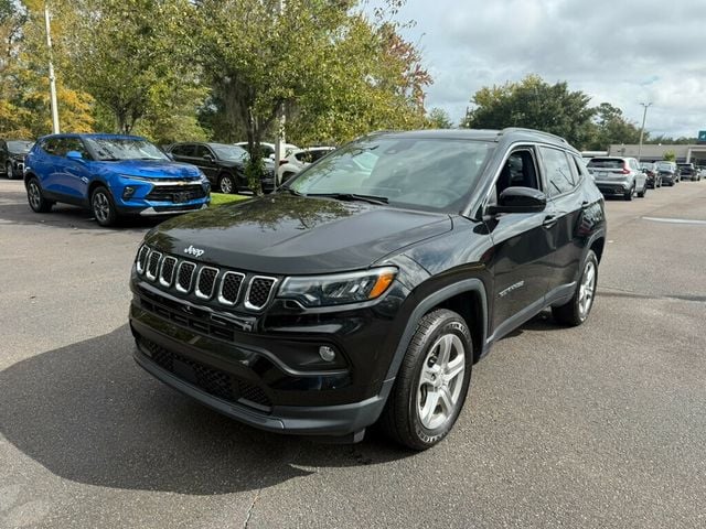 2023 Jeep Compass Latitude Lux 4x4 - 22935953 - 0
