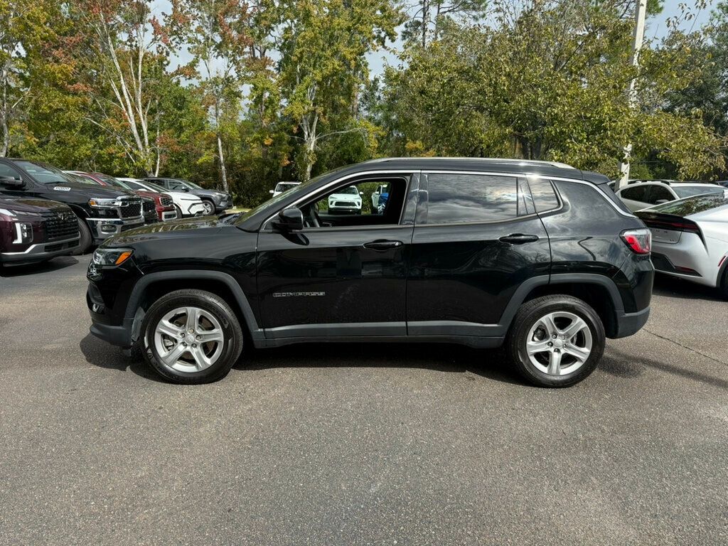2023 Jeep Compass Latitude Lux photo 2