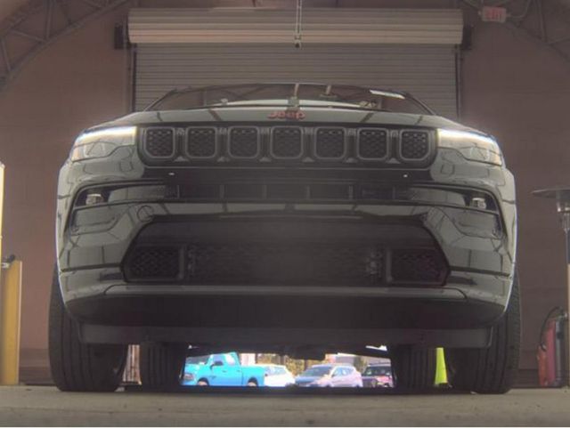 2023 Jeep Compass (RED) Edition 4x4 - 22951993 - 3