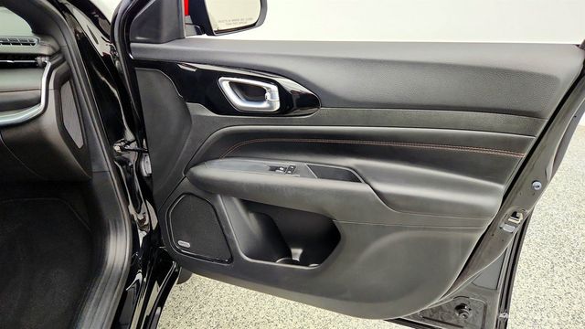 2023 Jeep Compass (RED) Edition 4x4 w/ Leather, Pano Sunroof & Power Liftgate - 23081767 - 25