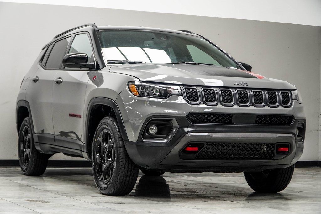2023 Jeep Compass Trailhawk photo 2