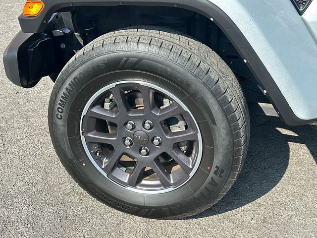 2023 Jeep Gladiator Overland 4x4 - 23042301 - 11