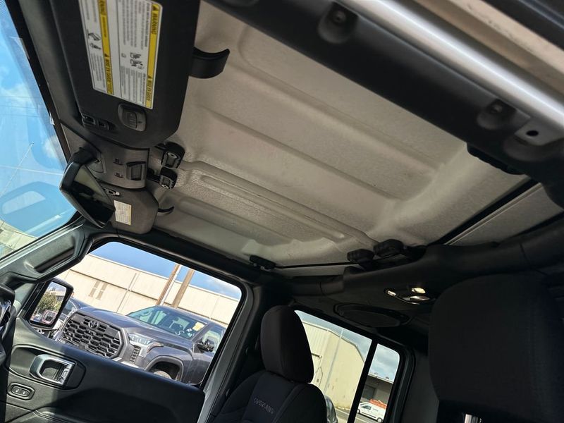 2023 Jeep Gladiator Overland 4x4 - 23042301 - 19