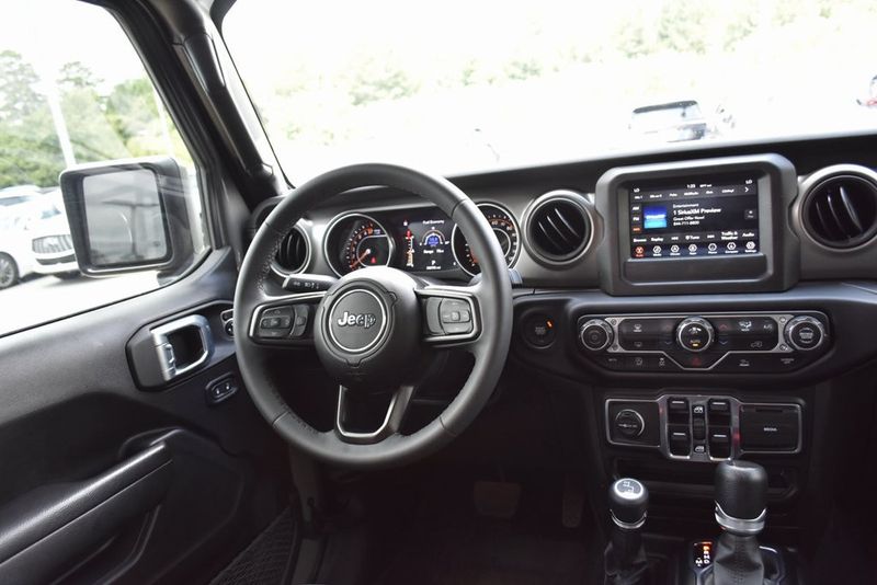 2023 Jeep Gladiator Texas Trail photo 18