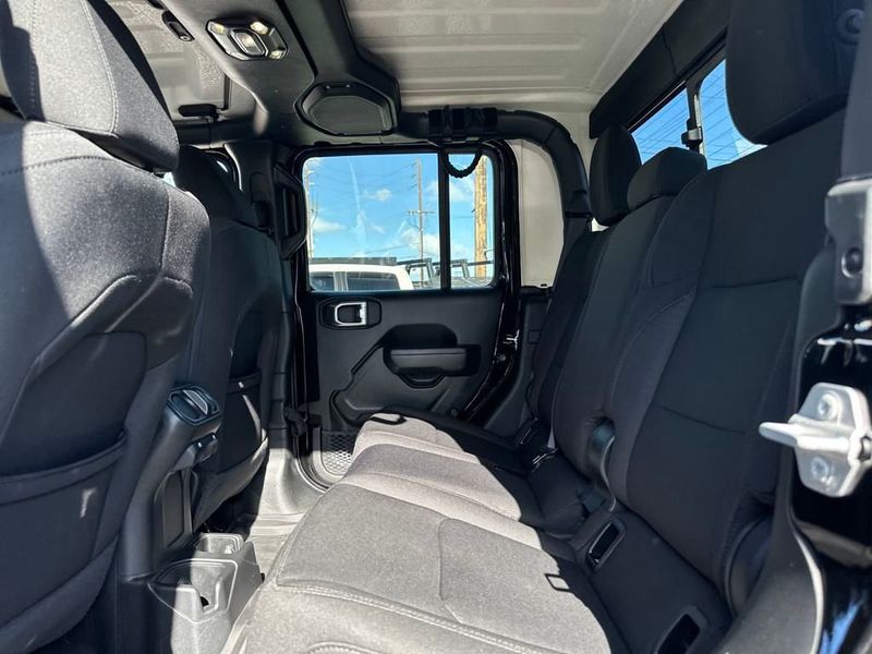 2023 Jeep Gladiator Willys 4x4 - 22936240 - 14