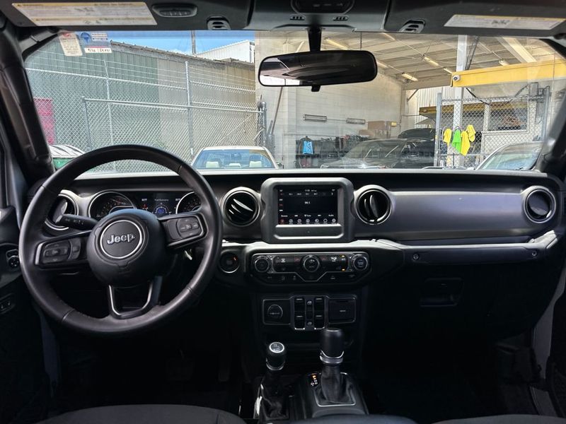 2023 Jeep Gladiator Willys 4x4 - 23031787 - 13