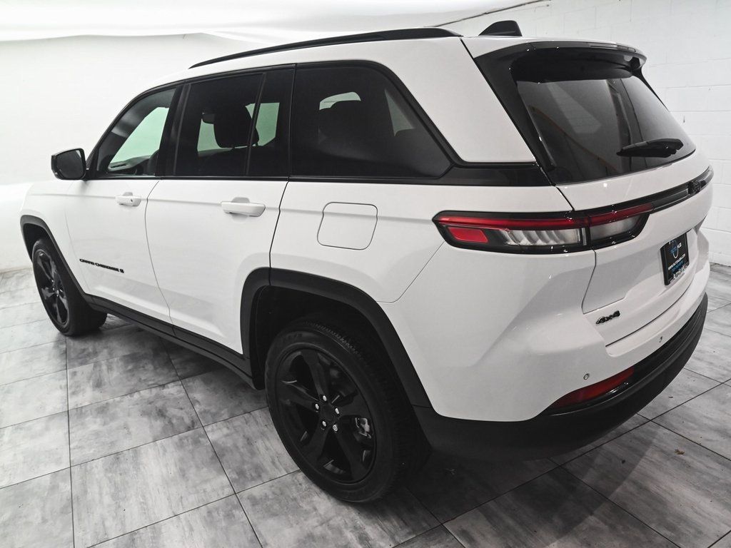 2023 Jeep Grand Cherokee Altitude photo 3