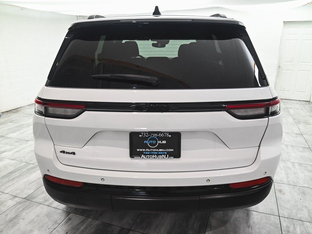2023 Jeep Grand Cherokee Altitude photo 4