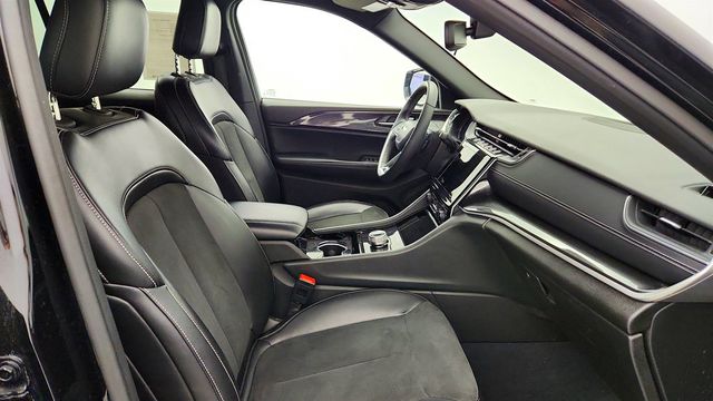 2023 Jeep Grand Cherokee Altitude 4x4 w/ Power Sunroof - 23029268 - 22