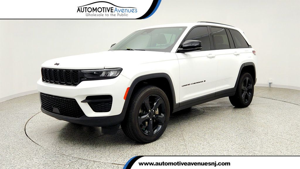 2023 Jeep Grand Cherokee Altitude 4x4 w/ Quick Order Package 23B - 23036857 | Video 1