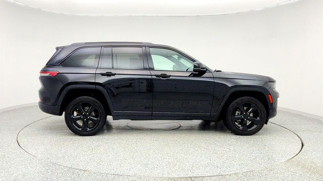 2023 Jeep Grand Cherokee Altitude X 4x4 with 20'' Gloss Black Painted Aluminum Wheels - 22960987 - 3