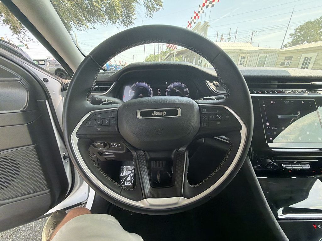 Jeep Grand Cherokee LAREDO photo 15