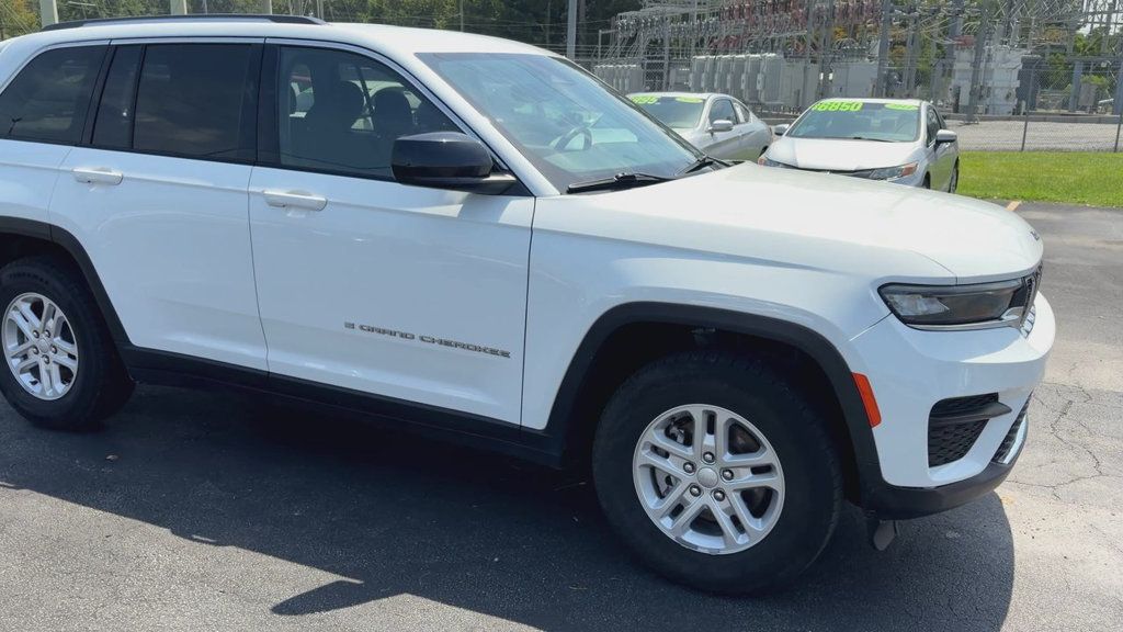 Jeep Grand Cherokee LAREDO photo 2