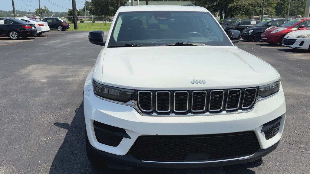 Jeep Grand Cherokee LAREDO photo 3