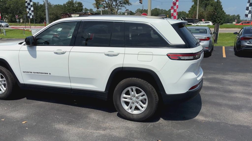 Jeep Grand Cherokee LAREDO photo 6
