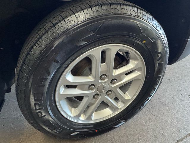 2023 Jeep Grand Cherokee Laredo 4WD - 23056995 - 10
